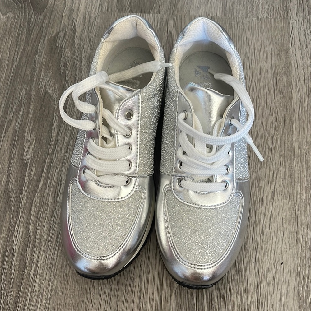 Silver Girls Sneakers . Brand Glo72